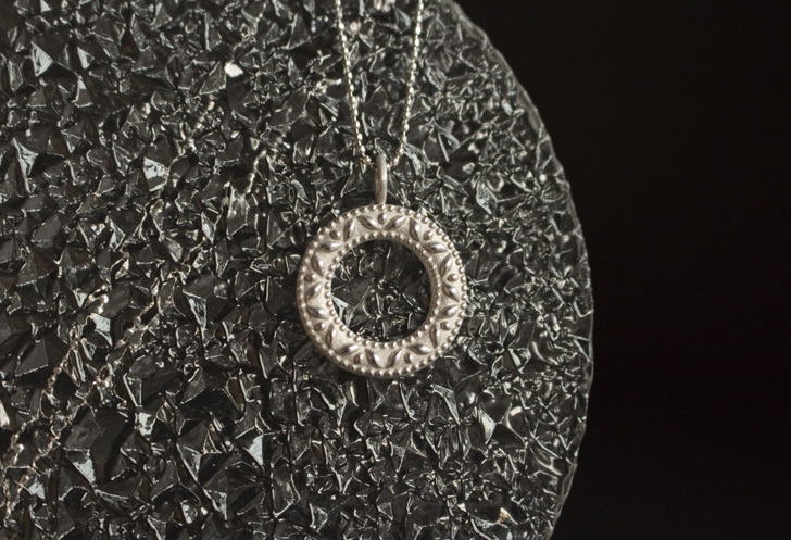 bud lease necklace つぼみ　リース